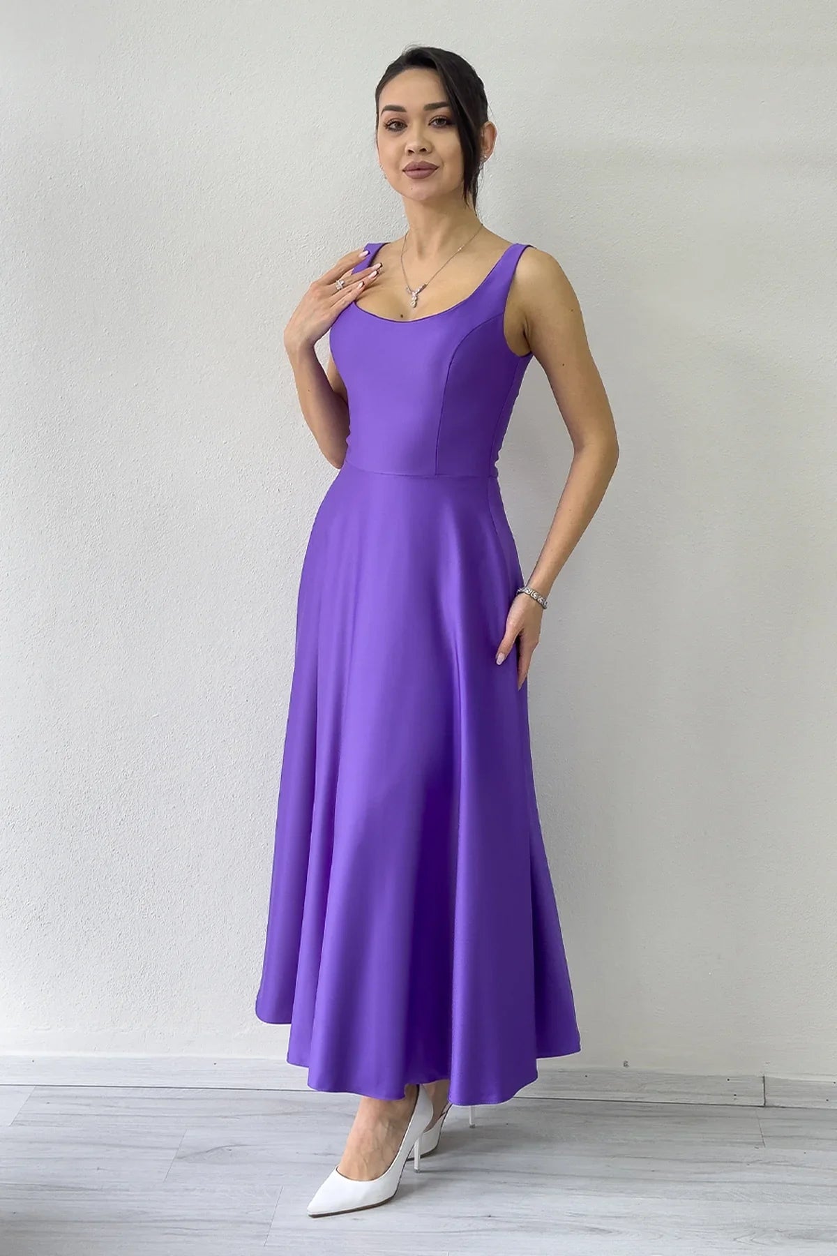 Mor U Yaka Sırt Bağlamalı Midi Boy Saten Elbise