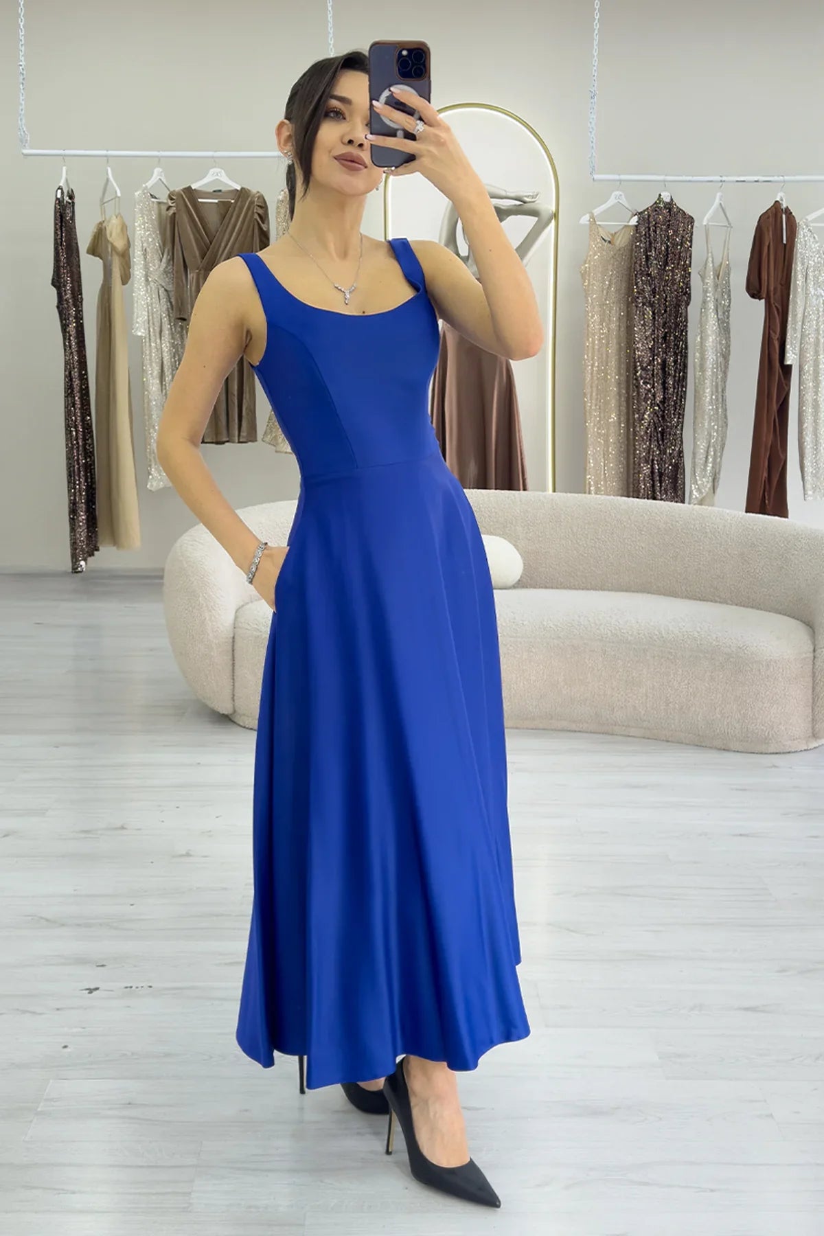 Saks Mavi  U Yaka Sırt Bağlamalı Midi Boy Saten Elbise