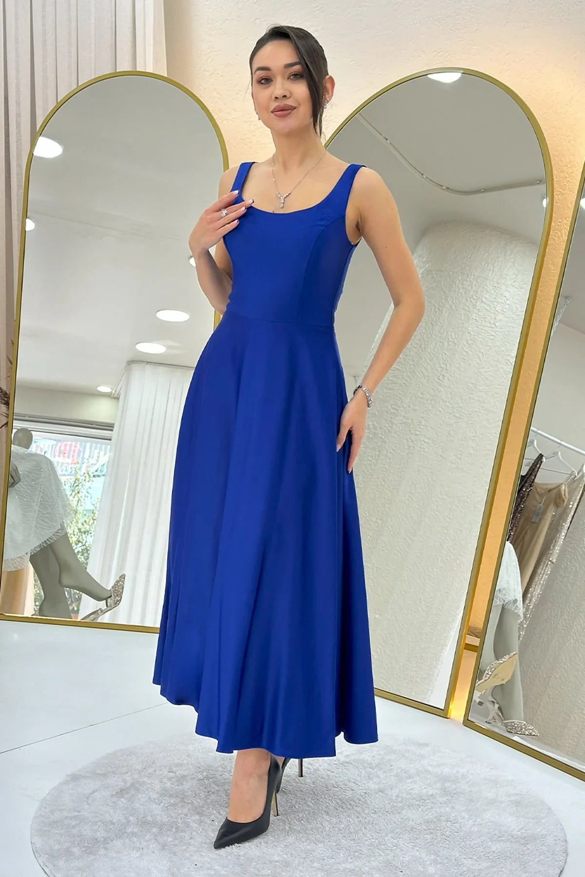 Saks Mavi  U Yaka Sırt Bağlamalı Midi Boy Saten Elbise