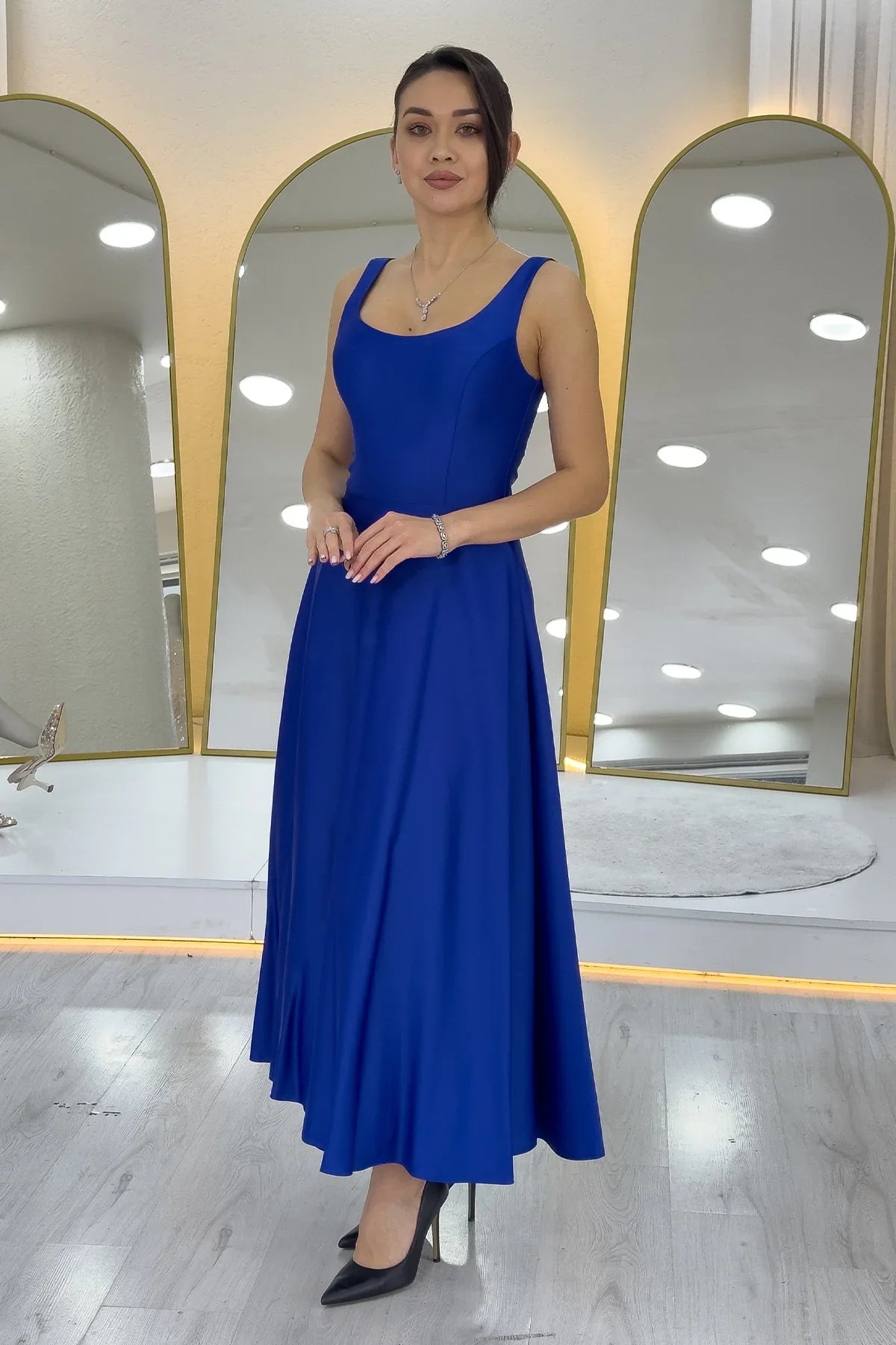 Saks Mavi  U Yaka Sırt Bağlamalı Midi Boy Saten Elbise
