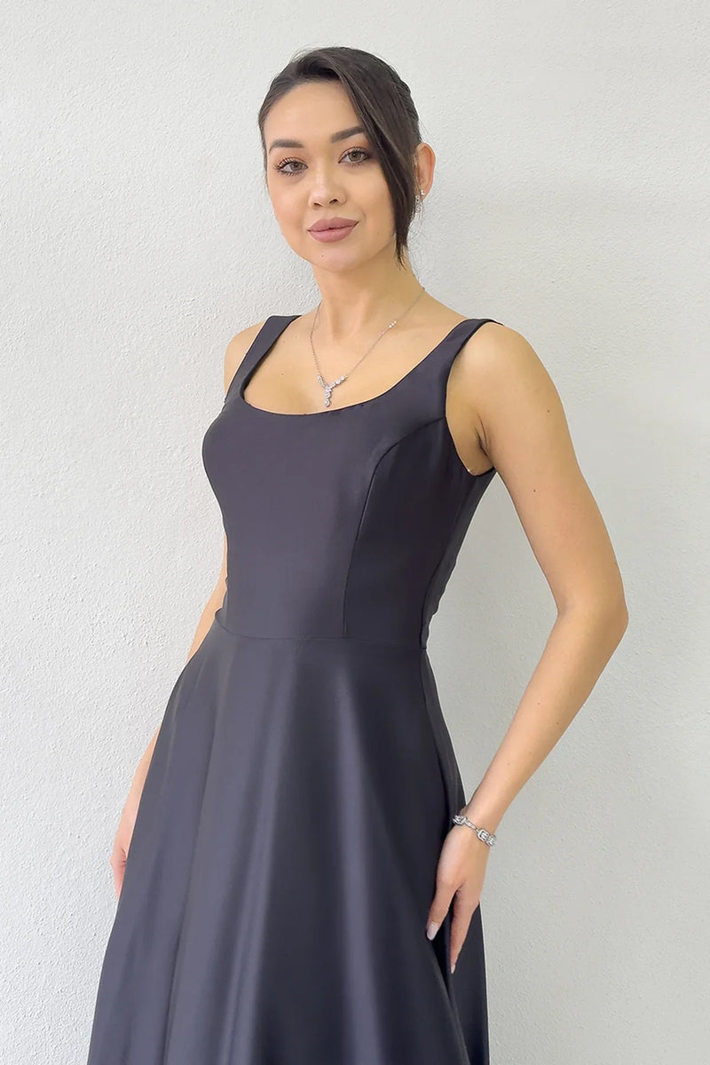 Siyah U Yaka Sırt Bağlamalı Midi Boy Saten Elbise