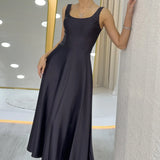 Siyah U Yaka Sırt Bağlamalı Midi Boy Saten Elbise