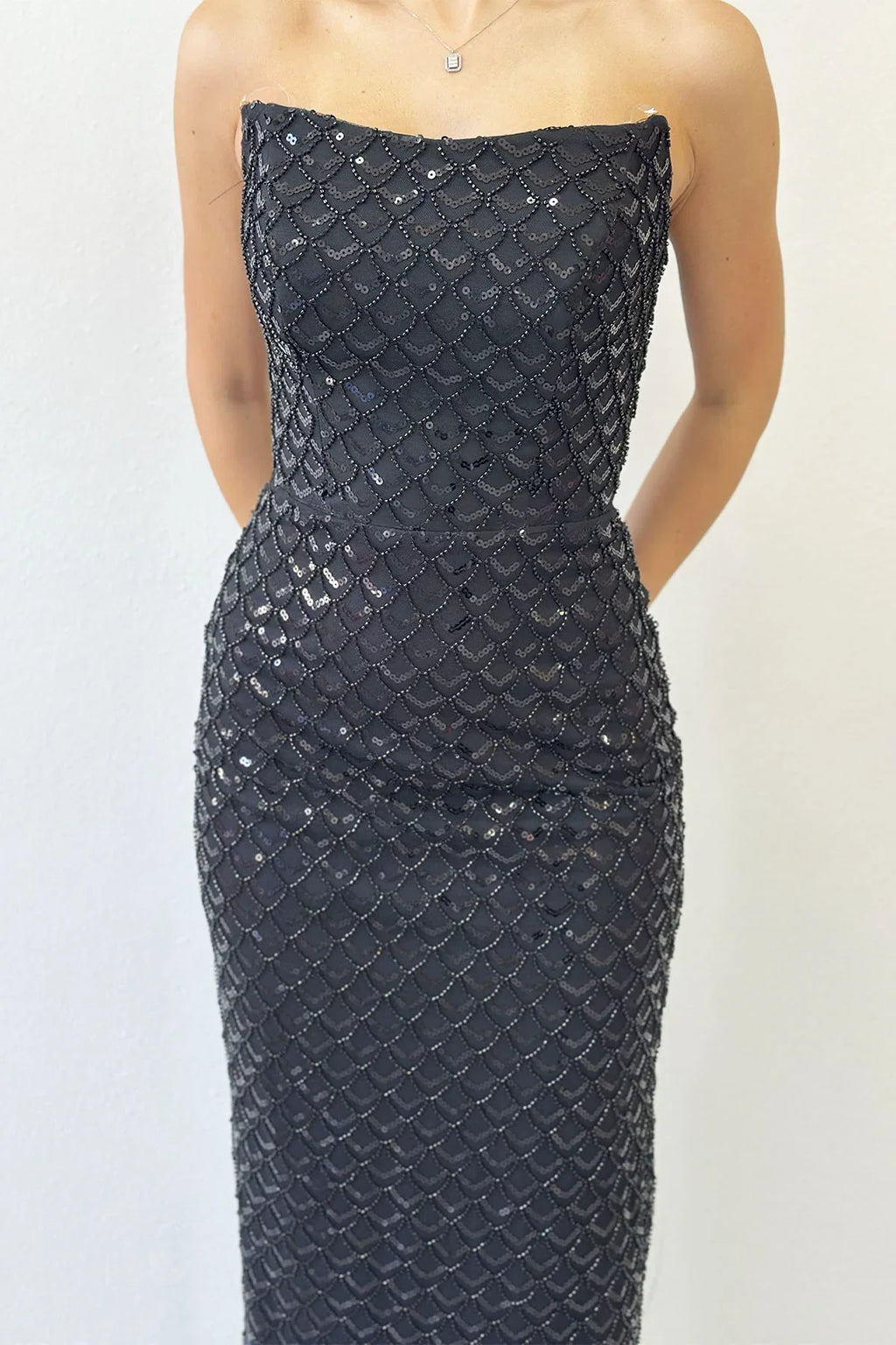 Siyah Straplez Boncuk İşlemeli Midi Boy Abiye Elbise