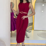 Kadın Bordo Bel Dekolteli Gold Aksesuarlı Yırtmaçlı Midi Boy Elbise