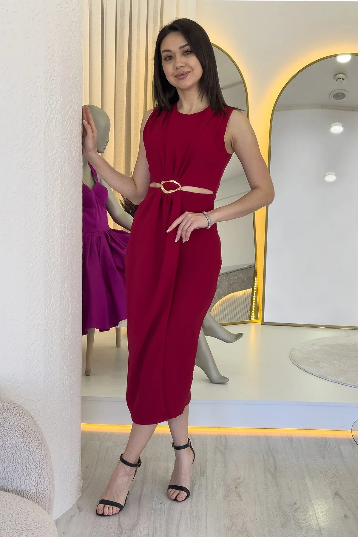 Kadın Bordo Bel Dekolteli Gold Aksesuarlı Yırtmaçlı Midi Boy Elbise 