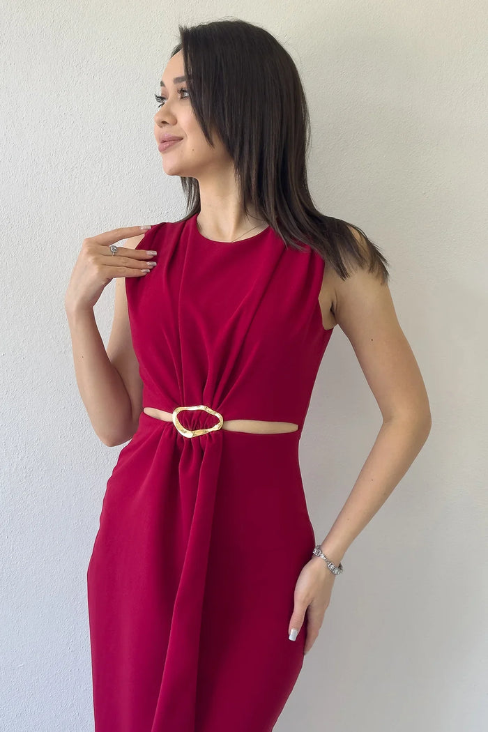 Kadın Bordo Bel Dekolteli Gold Aksesuarlı Yırtmaçlı Midi Boy Elbise 