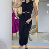 Kadın Siyah Bel Dekolteli Gold Aksesuarlı Yırtmaçlı Midi Boy Elbise