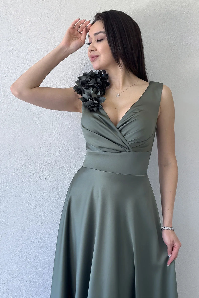 Haki Kruvaze Yaka Omuz Çiçek Detaylı Saten Abiye Elbise