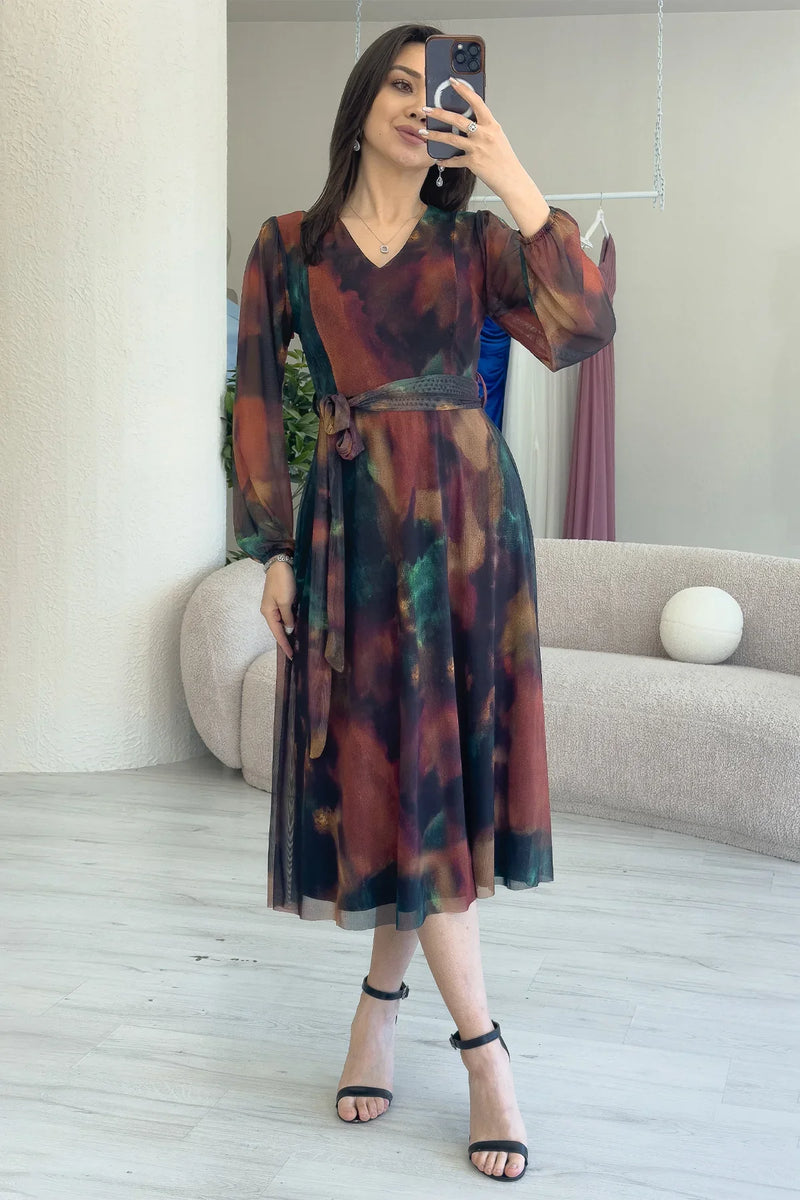 Kadın V yaka Kuşaklı Batik Desen Tül Midi Boy Büyük Beden Abiye Elbise