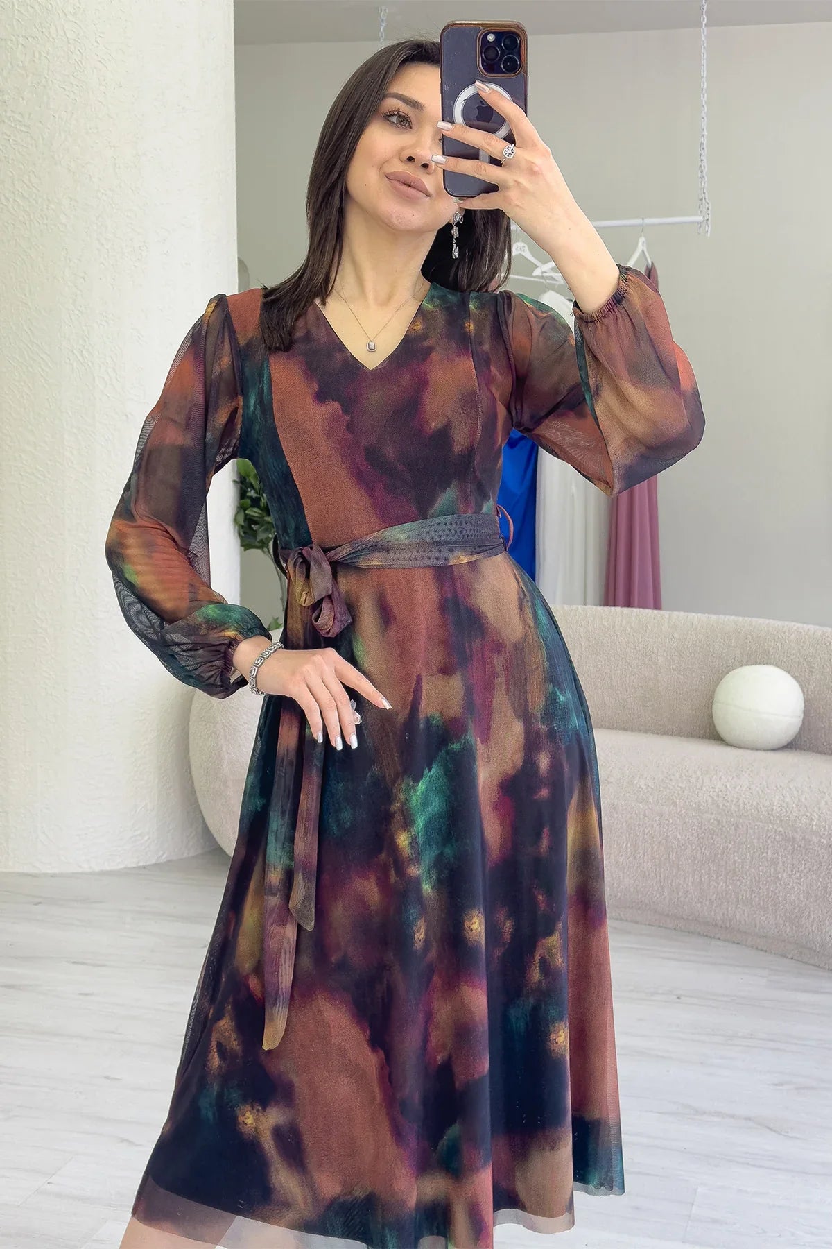 Kadın V yaka Kuşaklı Batik Desen Tül Midi Boy Büyük Beden Abiye Elbise