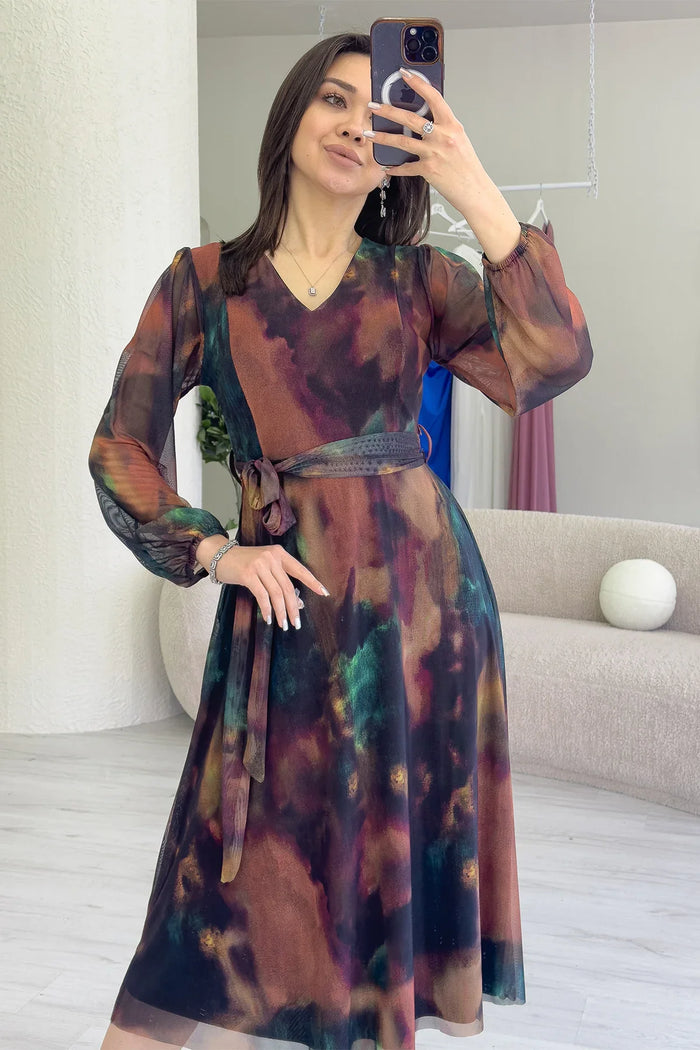 Kadın V yaka Kuşaklı Batik Desen Tül Midi Boy Büyük Beden Abiye Elbise
