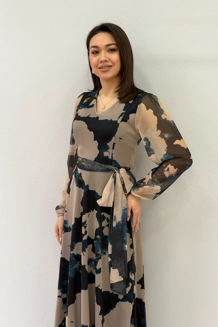 Kadın Bej V yaka Kuşaklı Batik Desen Tül Midi Boy Büyük Beden Elbise 