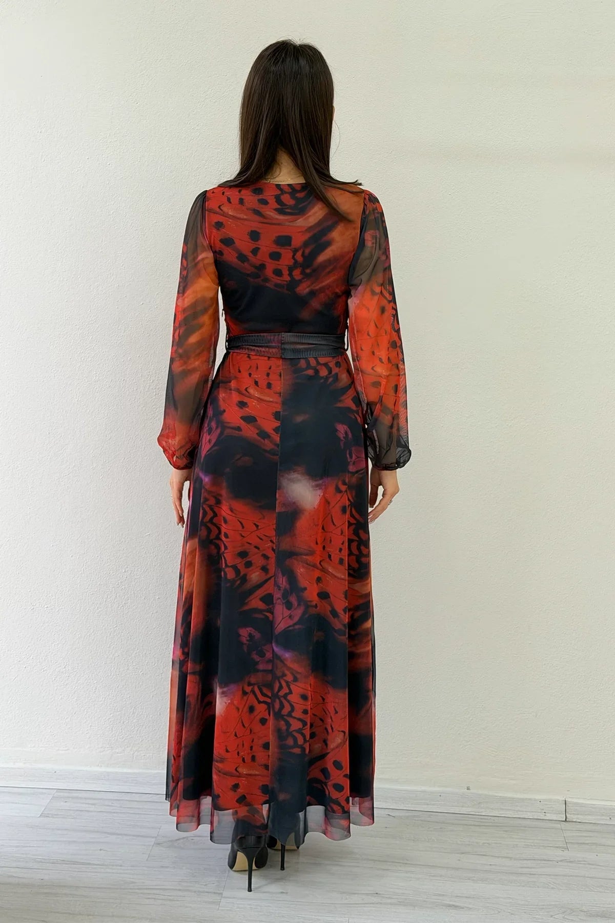 Kadın Kırmızı V yaka Kuşaklı Batik Desen Tül Midi Boy Büyük Beden Elbise 