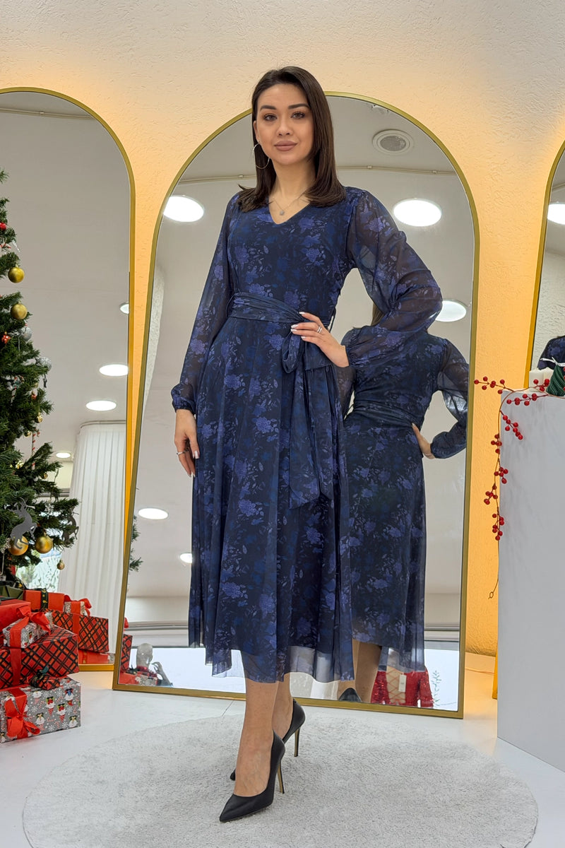 Kadın Mavi V yaka Kuşaklı Batik Desen Tül Midi Boy Büyük Beden Elbise