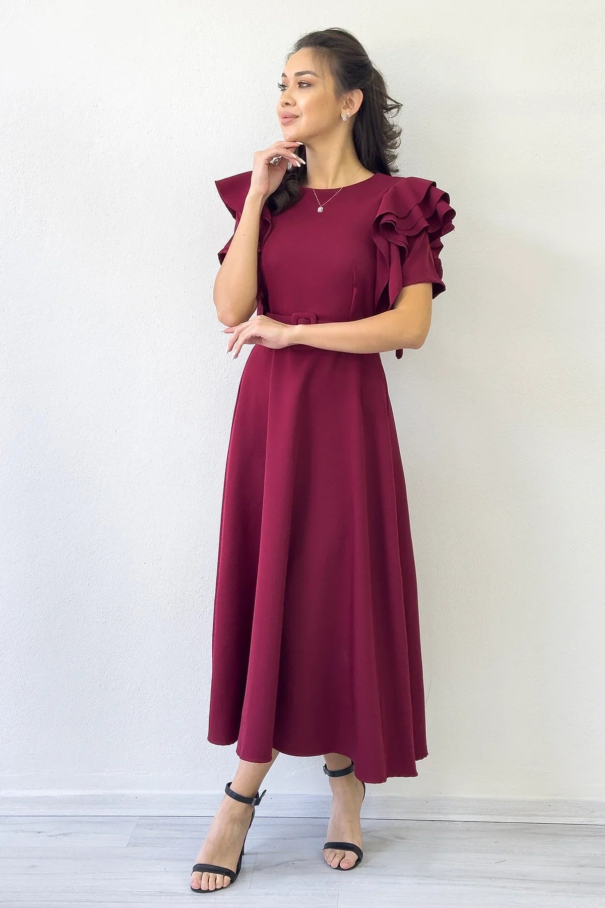 Bordo Omuz Fırfır Detaylı Kemerli Midi Boy Elbise