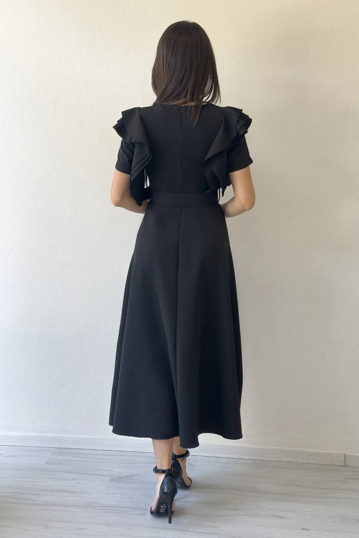 Siyah Omuz Fırfır Detaylı Kemerli Midi Boy Elbise 