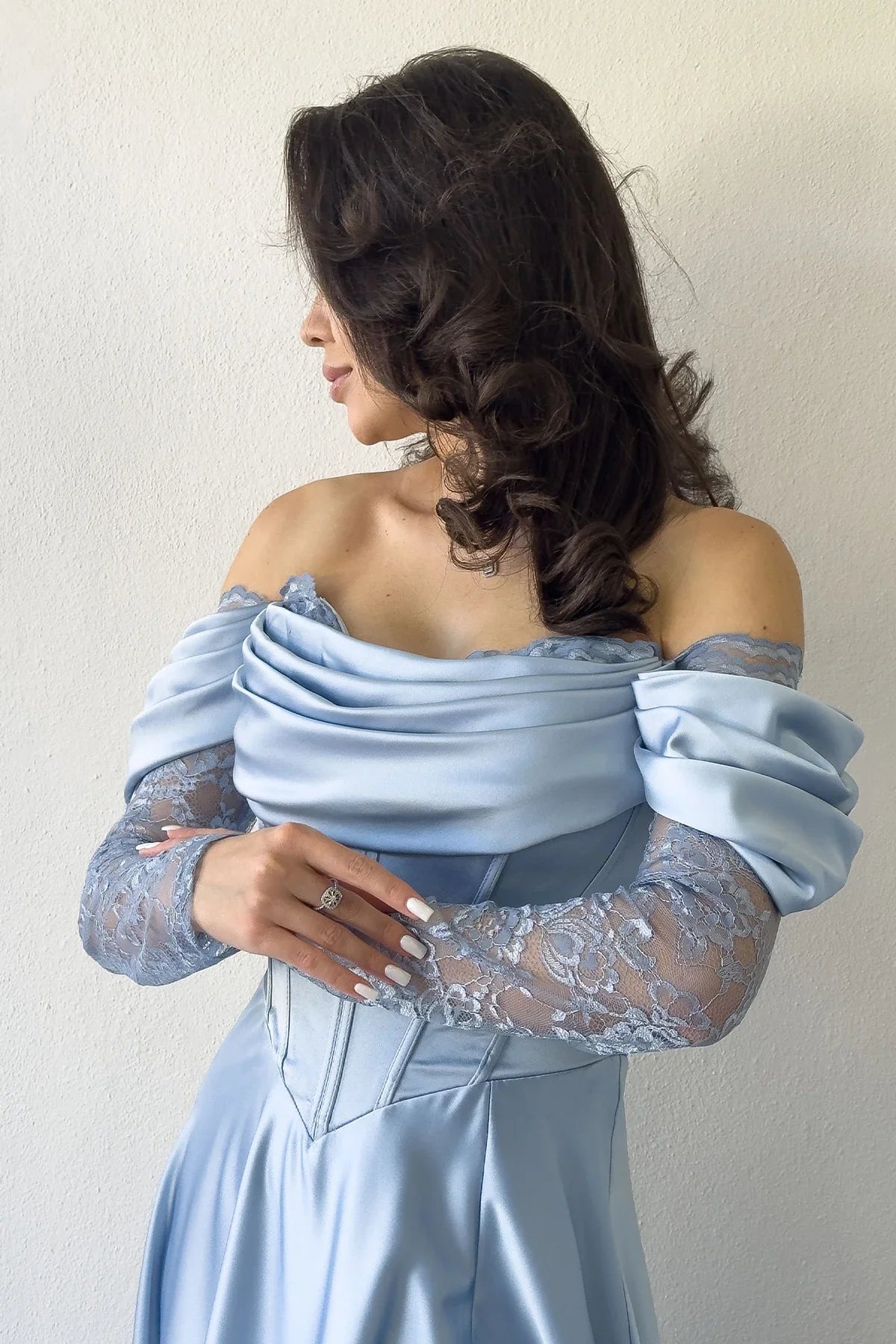 Bebe Mavi Kayık Yaka Dantel Detaylı Düşük Omuz Saten Abiye Elbise