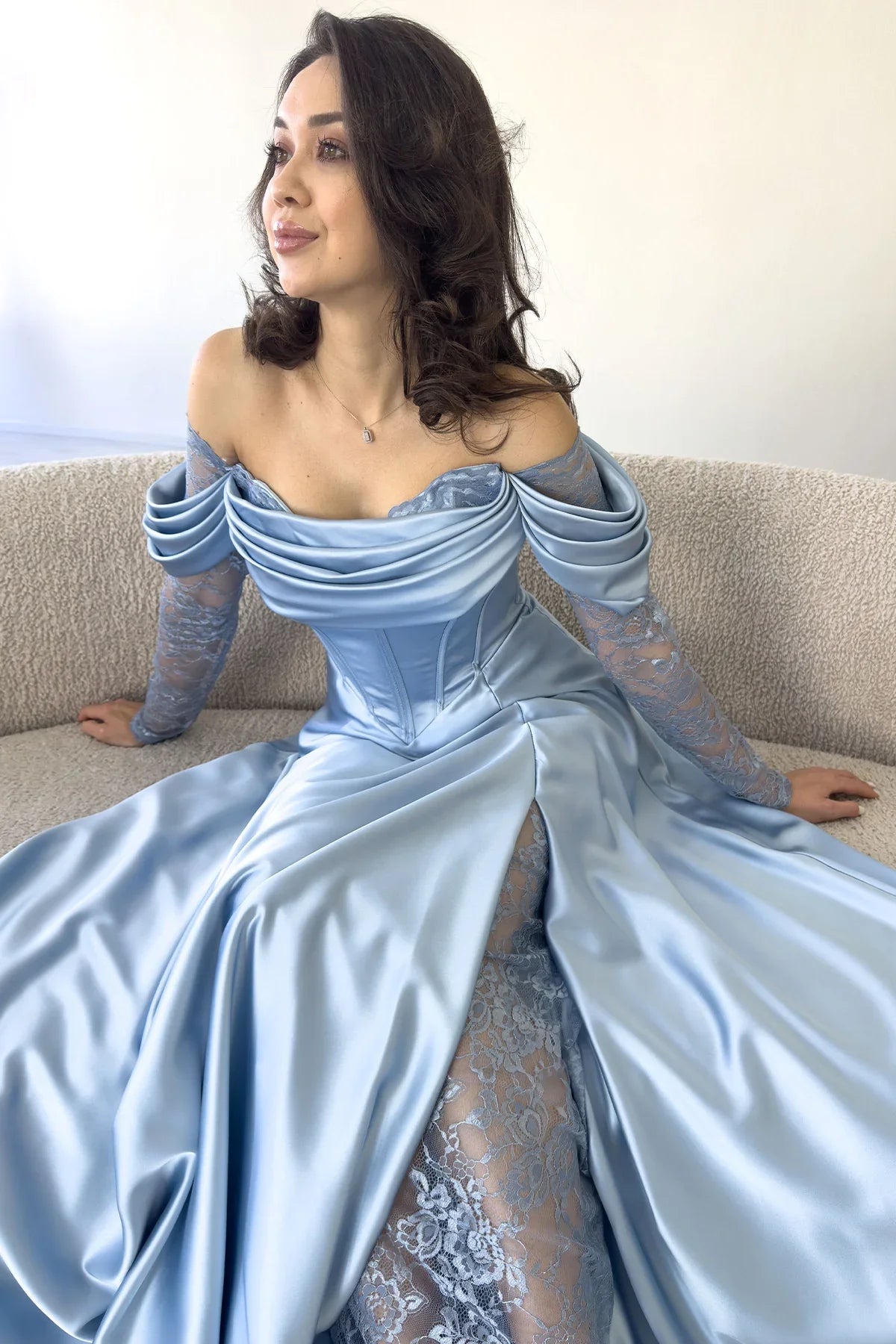 Bebe Mavi Kayık Yaka Dantel Detaylı Düşük Omuz Saten Abiye Elbise