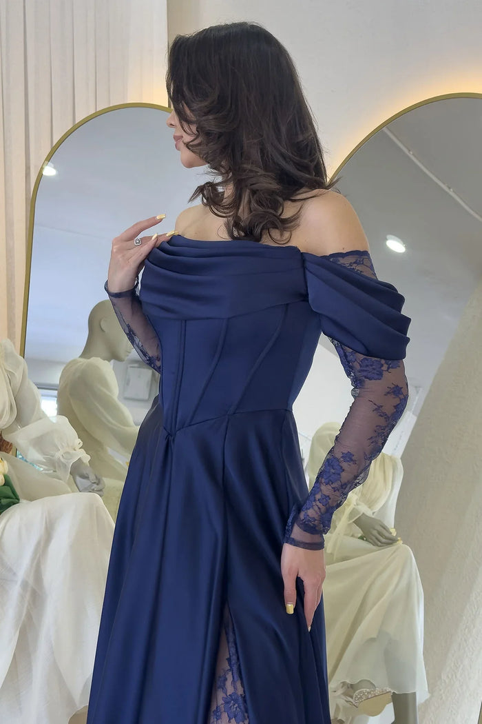 Lacivert Kayık Yaka Dantel Detaylı Düşük Omuz Saten Abiye Elbise