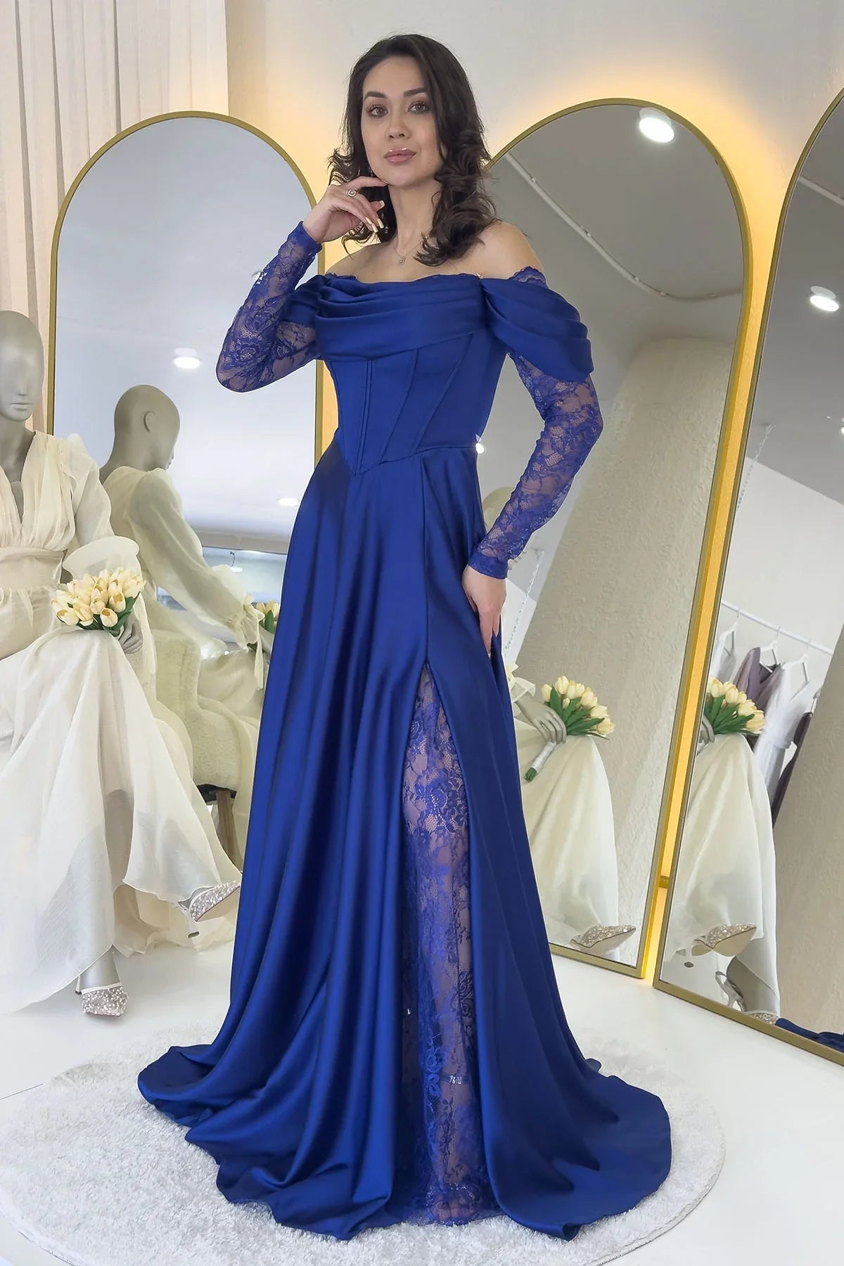 Saks Mavi  Kayık Yaka Dantel Detaylı Düşük Omuz Saten Abiye Elbise