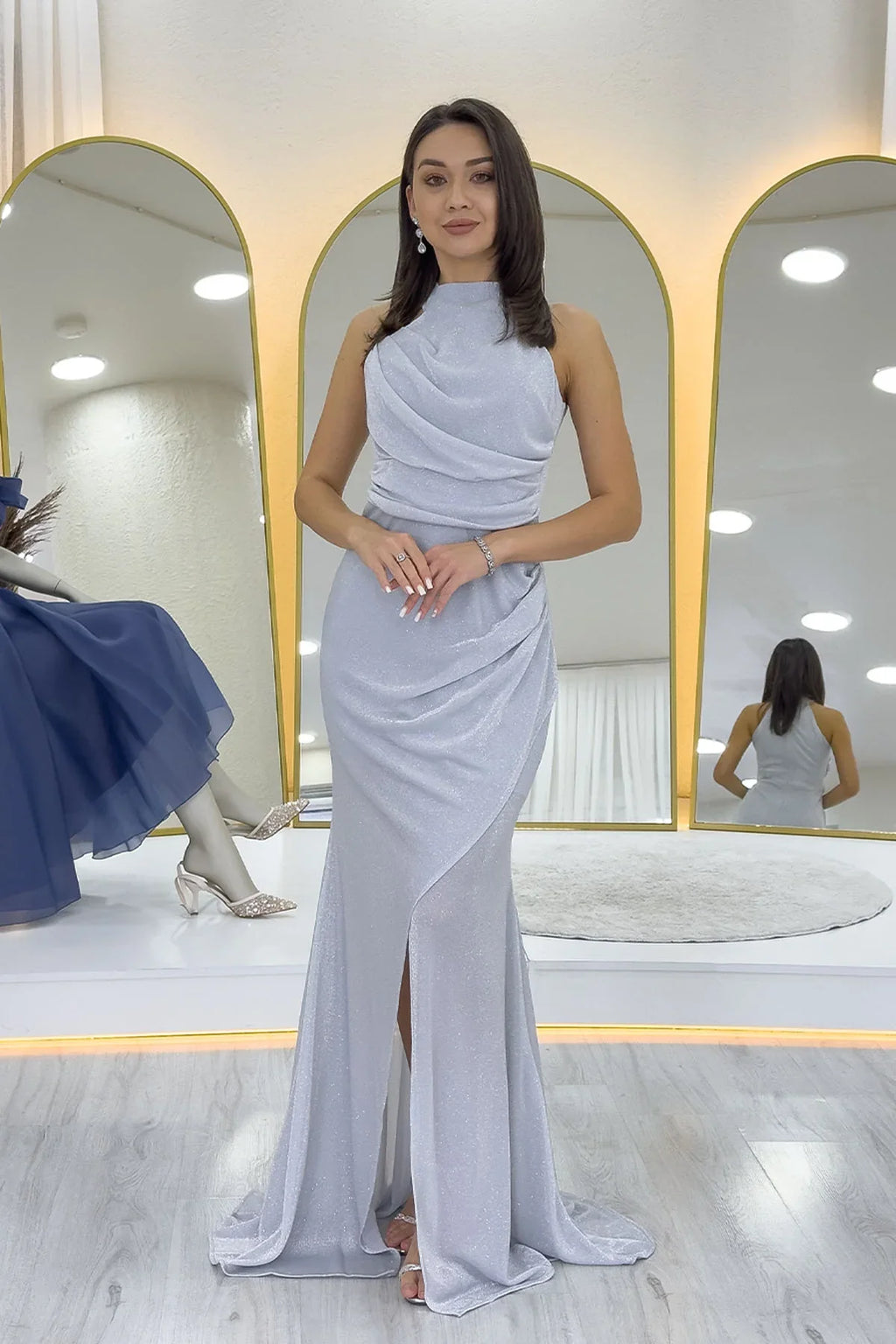 Gri Halter Yaka Simli Drapeli Yırtmaçlı Abiye Elbise