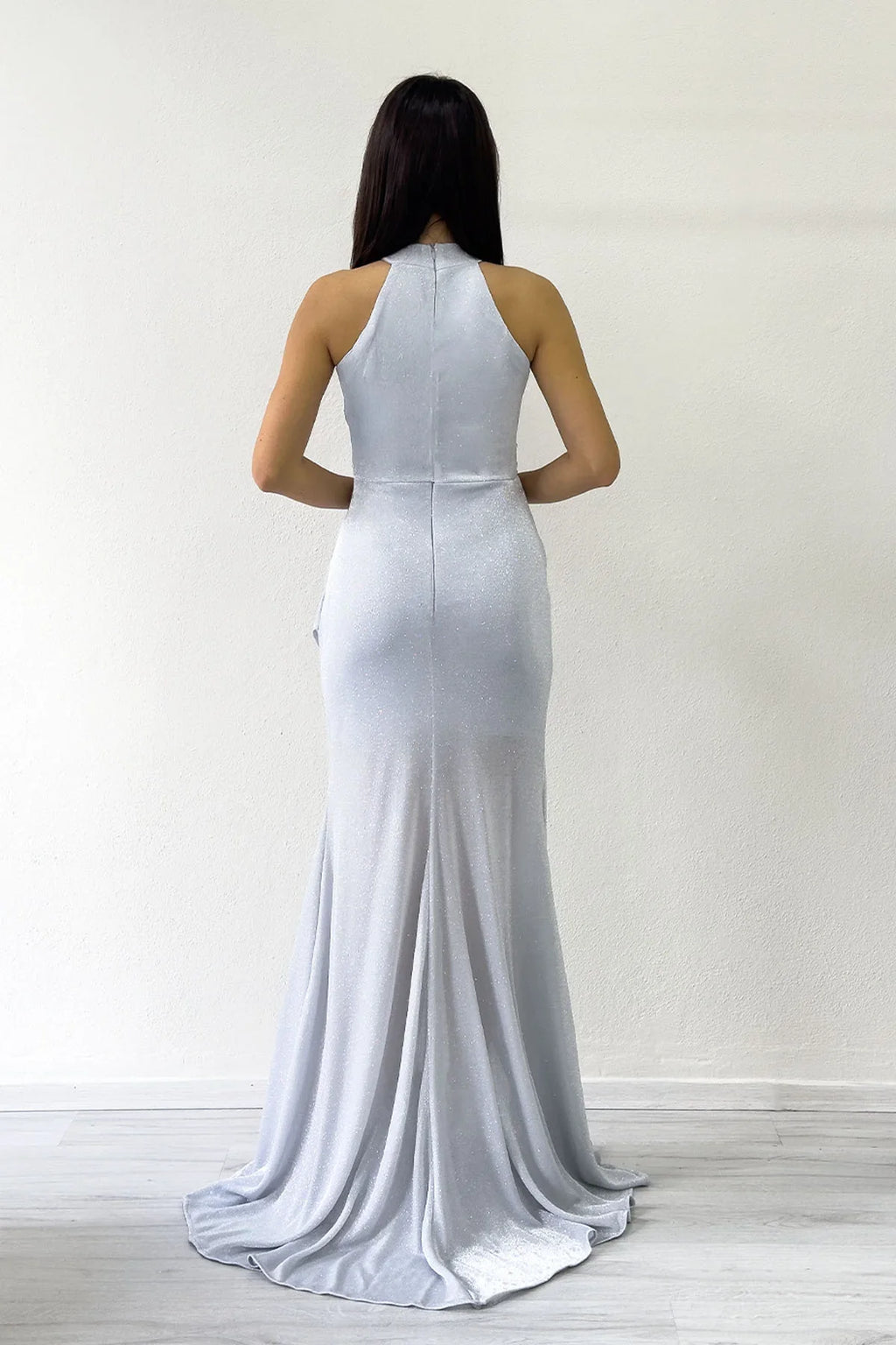 Gri Halter Yaka Simli Drapeli Yırtmaçlı Abiye Elbise