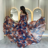 Kadın Kahverengi Batik Desenli Straplez Askılı Sırt Dekolteli Yırtmaçlı Abiye Elbise