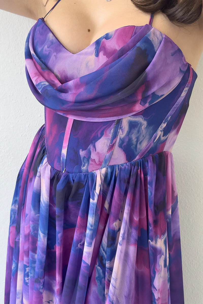 Kadın Mor Batik Desenli Straplez Askılı Sırt Dekolteli Yırtmaçlı Abiye Elbise