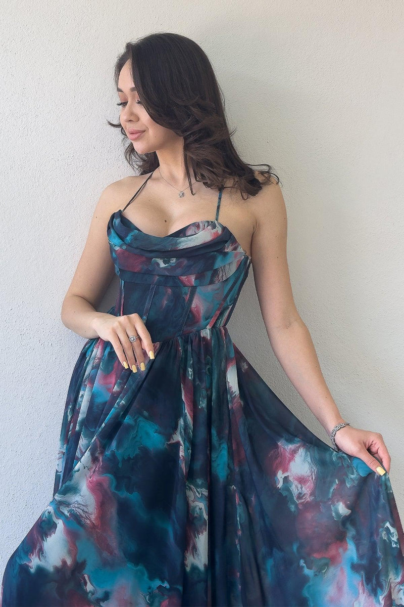 Kadın Petrol Yeşil Batik Desenli Straplez Askılı Sırt Dekolteli Yırtmaçlı Abiye Elbise