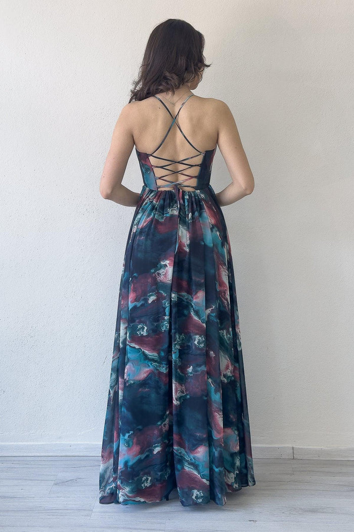 Kadın Petrol Yeşil Batik Desenli Straplez Askılı Sırt Dekolteli Yırtmaçlı Abiye Elbise