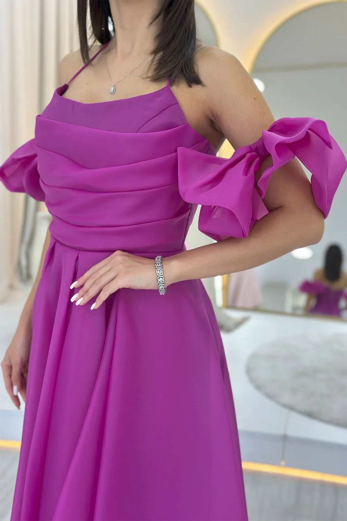 Fuşya Drapeli Boyundan Bağlamalı Fiyonk Kol Detay Kısa Abiye Elbise 