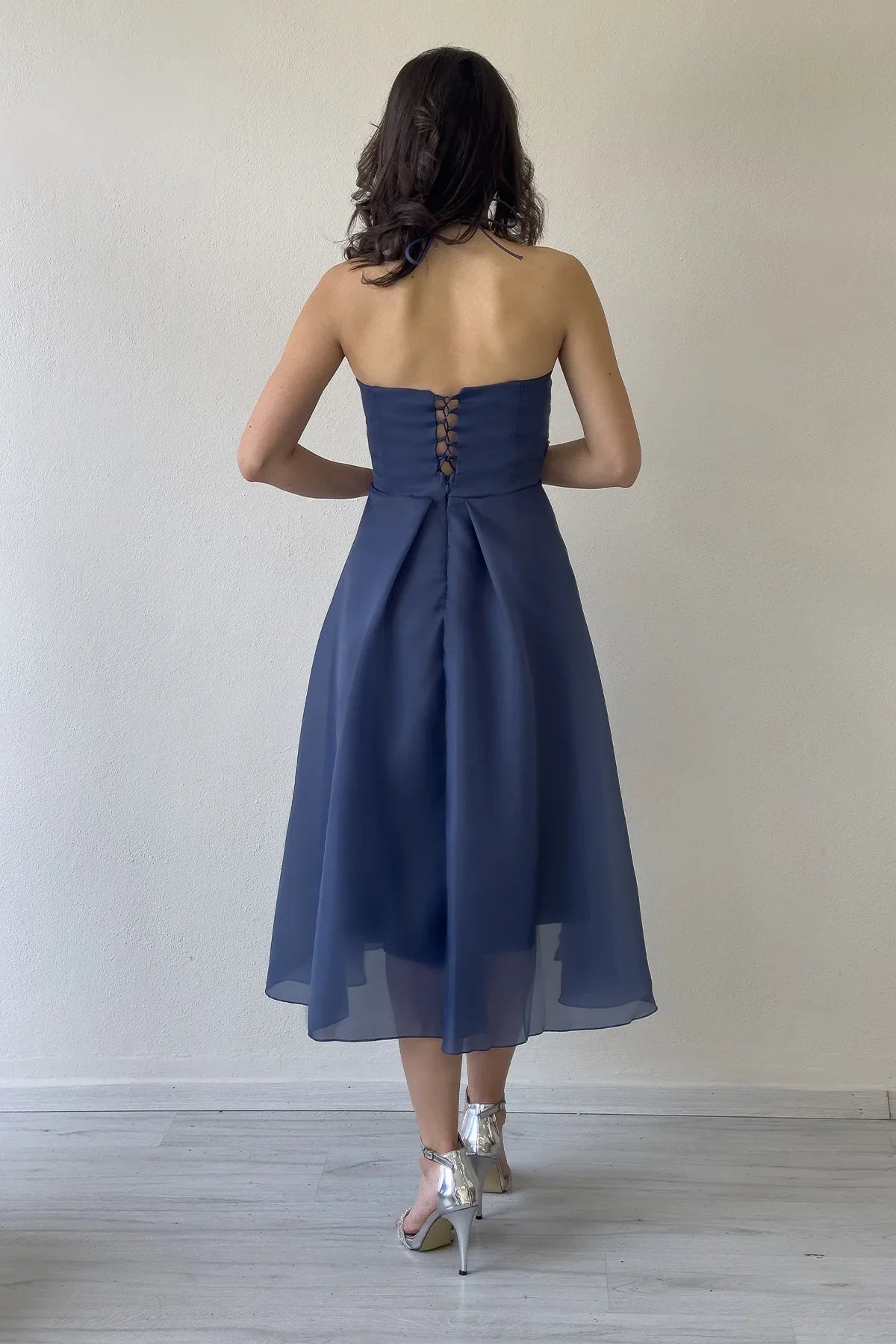 Lacivert Drapeli Boyundan Bağlamalı Fiyonk Kol Detay Kısa Abiye Elbise 