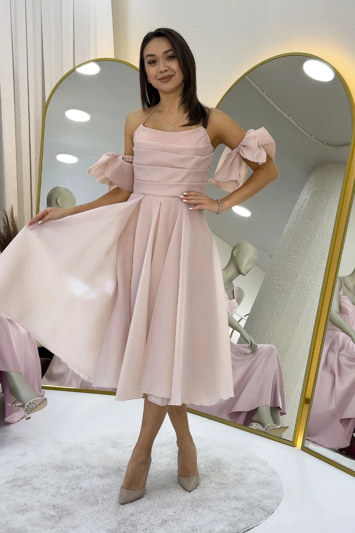 Pudra Drapeli Boyundan Bağlamalı Fiyonk Kol Detay Kısa Abiye Elbise