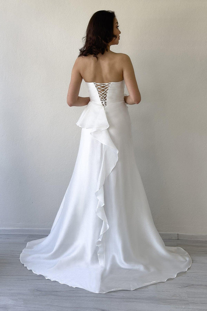 Kadın Beyaz Straplez  Drapeli Sırt Detay Volan Yırtmaçlı Abiye Elbise 