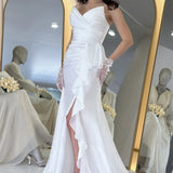 Kadın Beyaz Straplez  Drapeli Sırt Detay Volan Yırtmaçlı Abiye Elbise