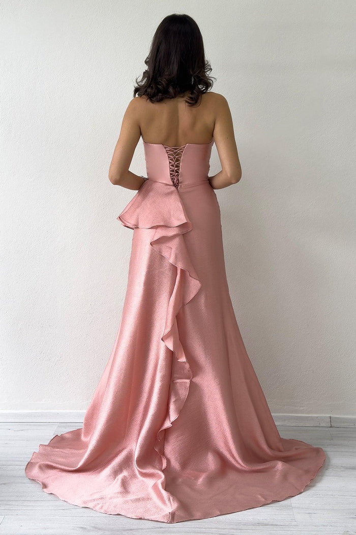 Kadın Pudra Straplez  Drapeli Sırt Detay Volan Yırtmaçlı Abiye Elbise