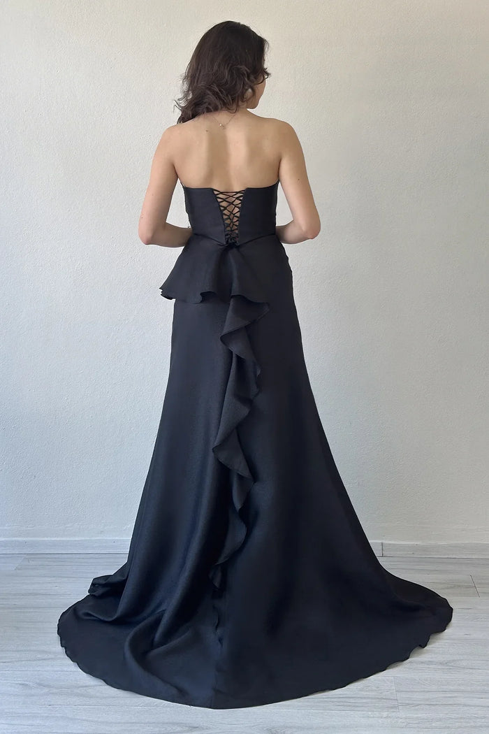 Kadın Siyah Straplez  Drapeli Sırt Detay Volan Yırtmaçlı Abiye Elbise