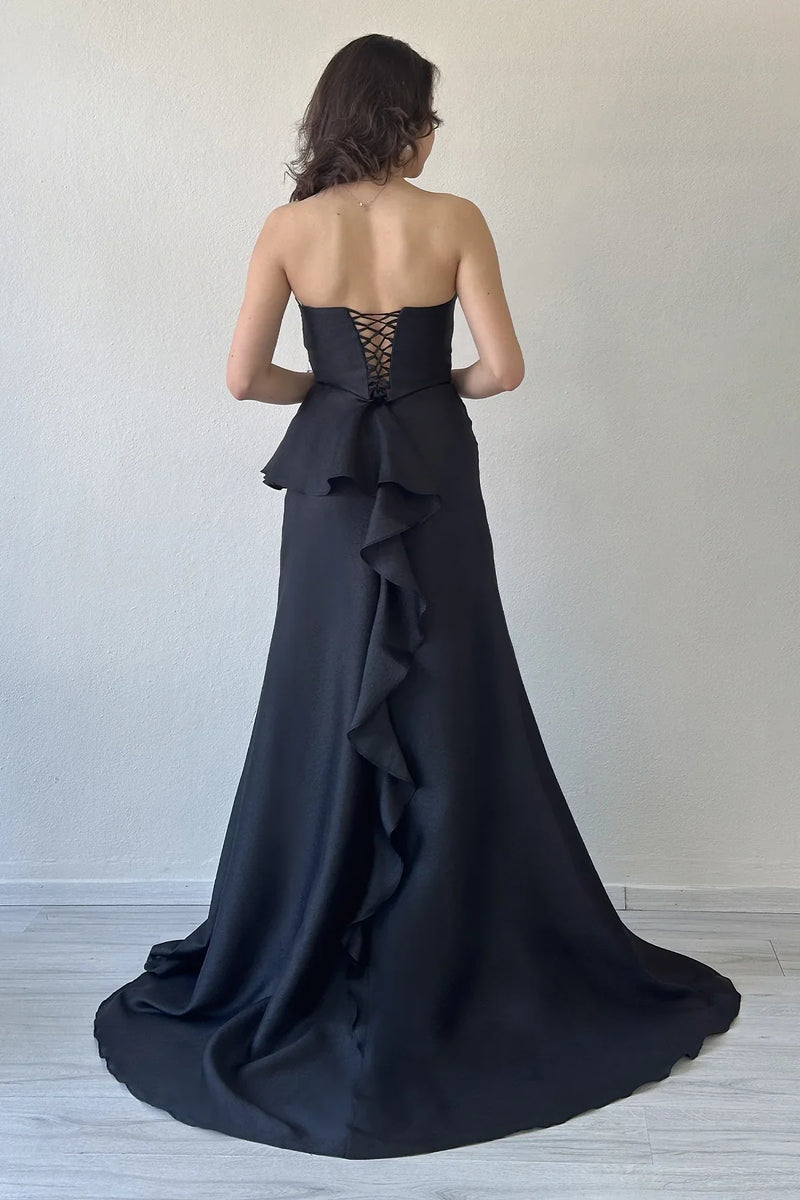 Kadın Siyah Straplez  Drapeli Sırt Detay Volan Yırtmaçlı Abiye Elbise