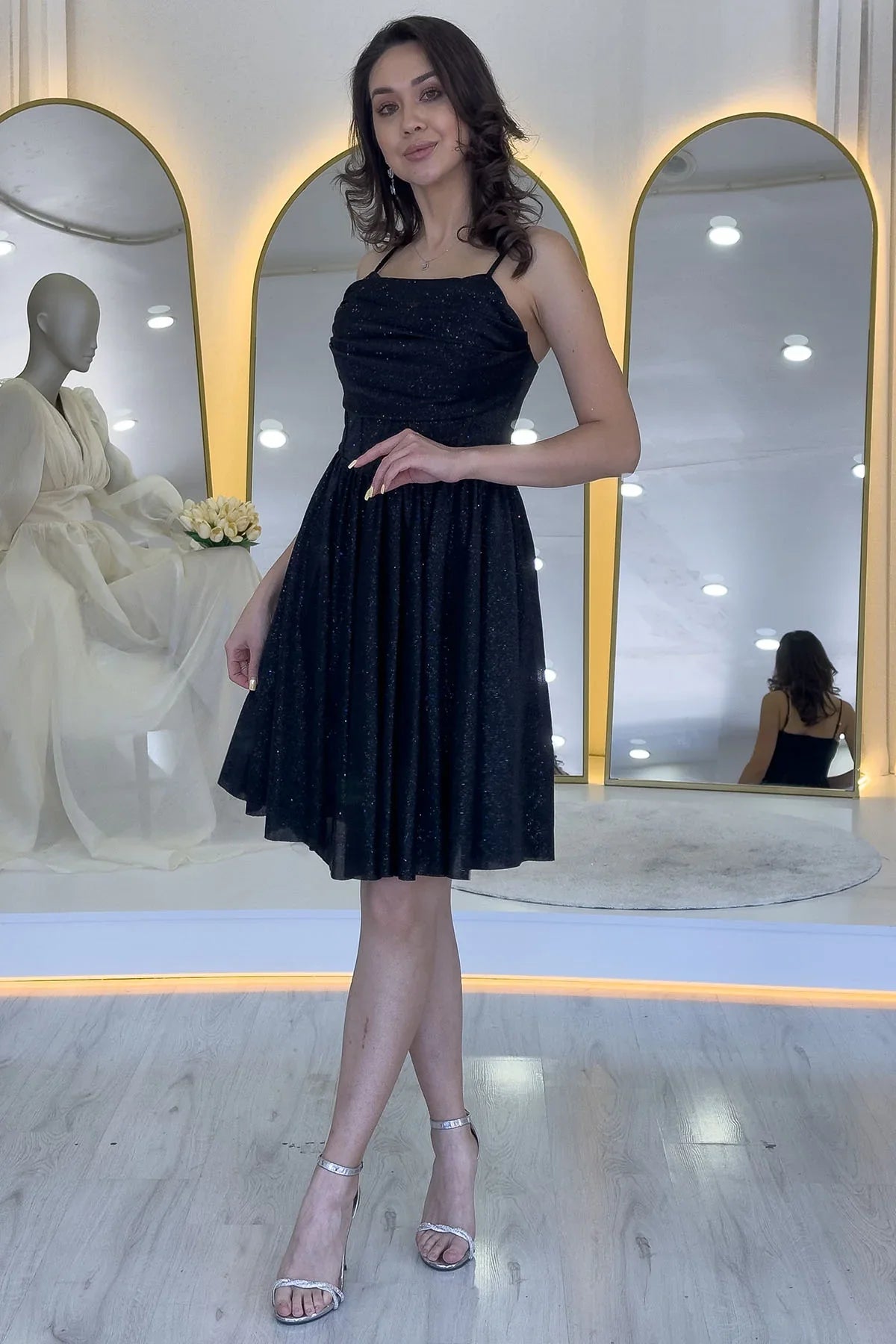 Siyah Simli Drape Detay Askılı Mini Kloş Abiye Elbise