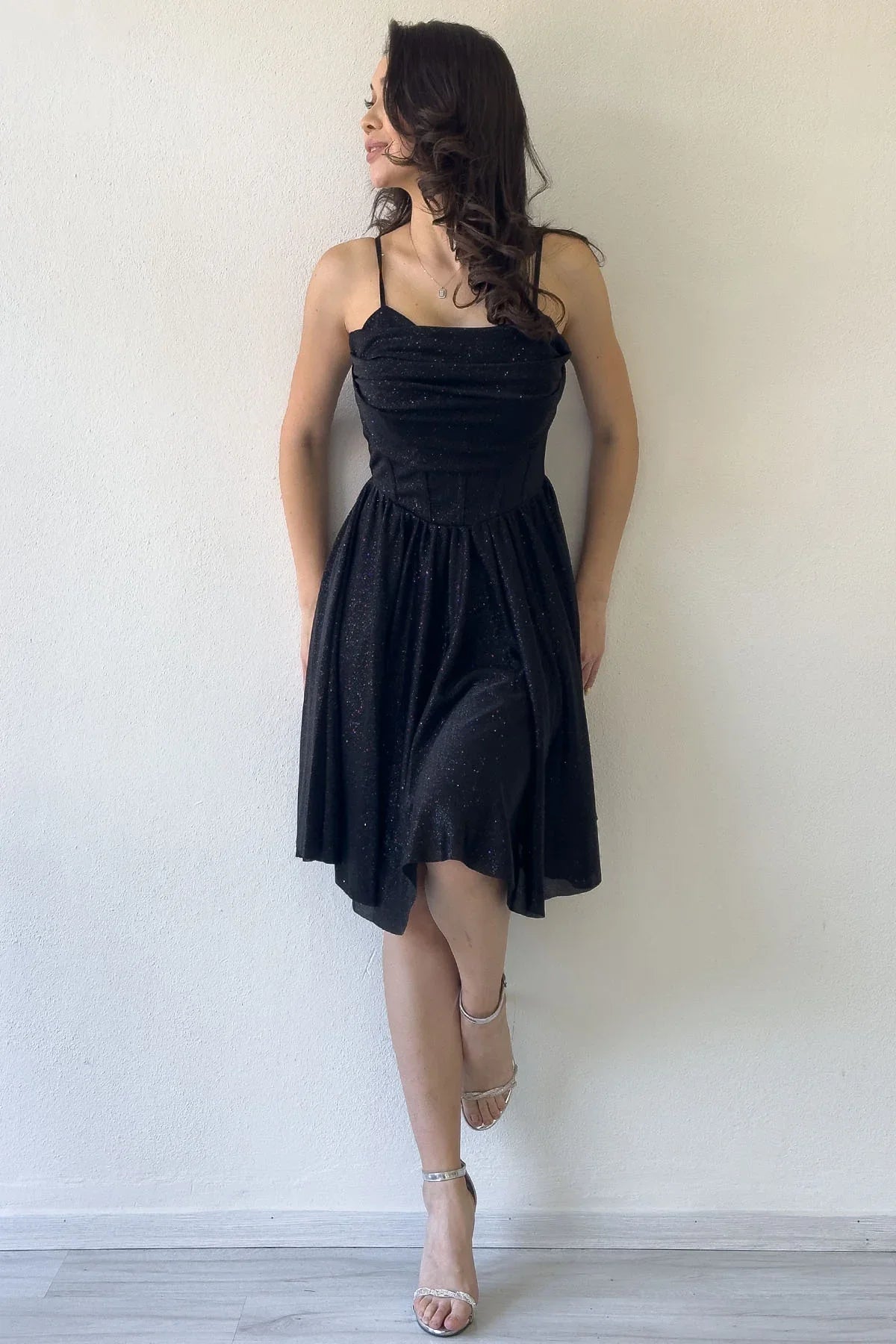 Siyah Simli Drape Detay Askılı Mini Kloş Abiye Elbise