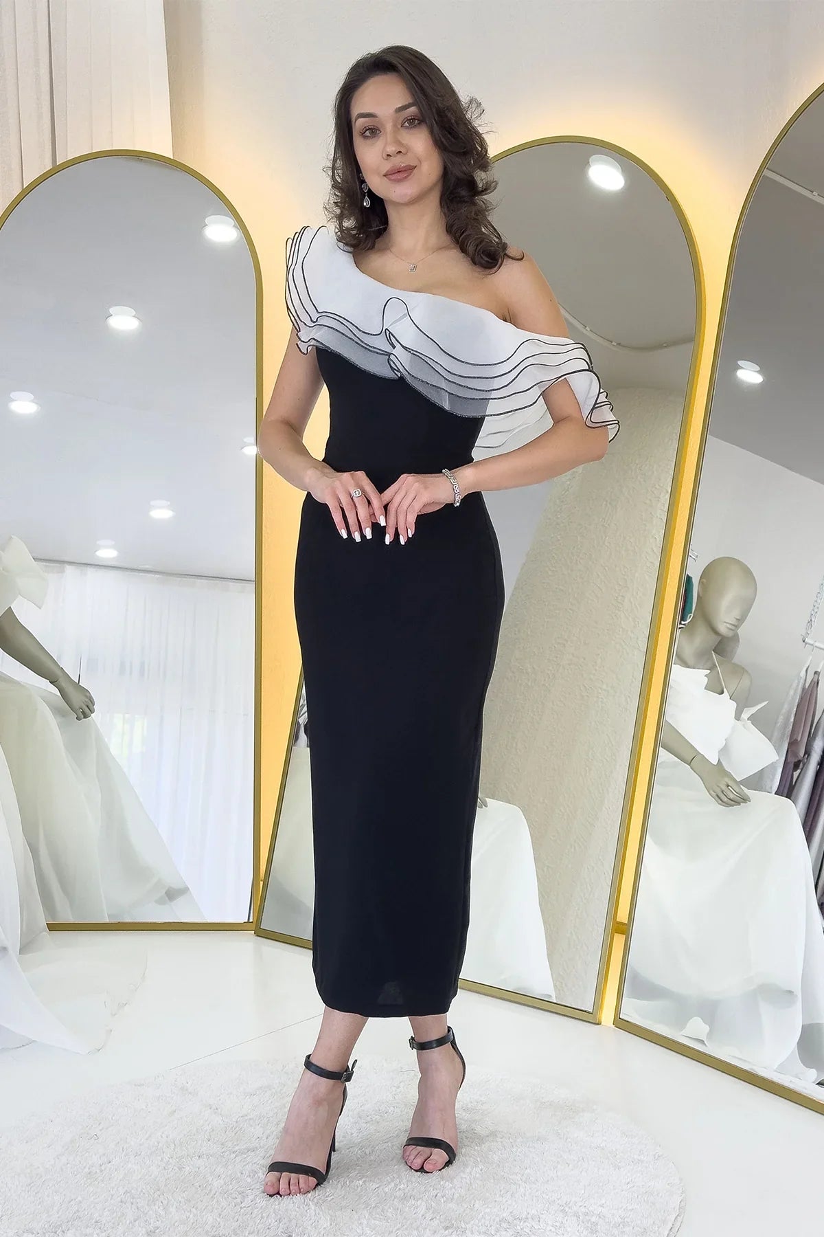 Siyah Tek Omuz Fırfır Şerit Detaylı Midi Boy Kalem Elbise 