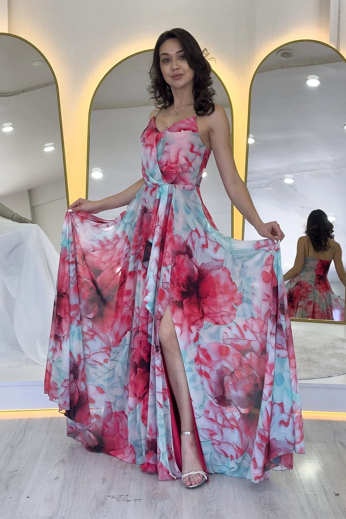 Kadın Askılı Pembe Çiçek Desenli Uzun Yırtmaçlı Şifon Abiye Elbise 