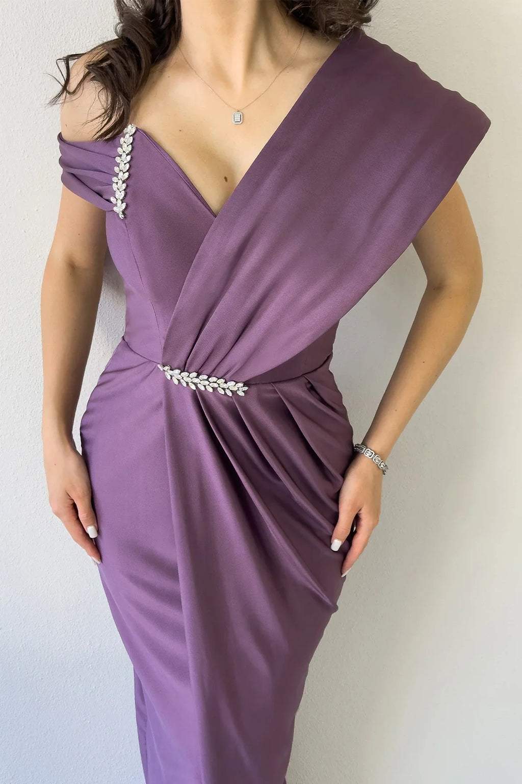 Kadın Lila Tek Omuz Taş Detaylı Drapeli Midi Boy Abiye Elbise 