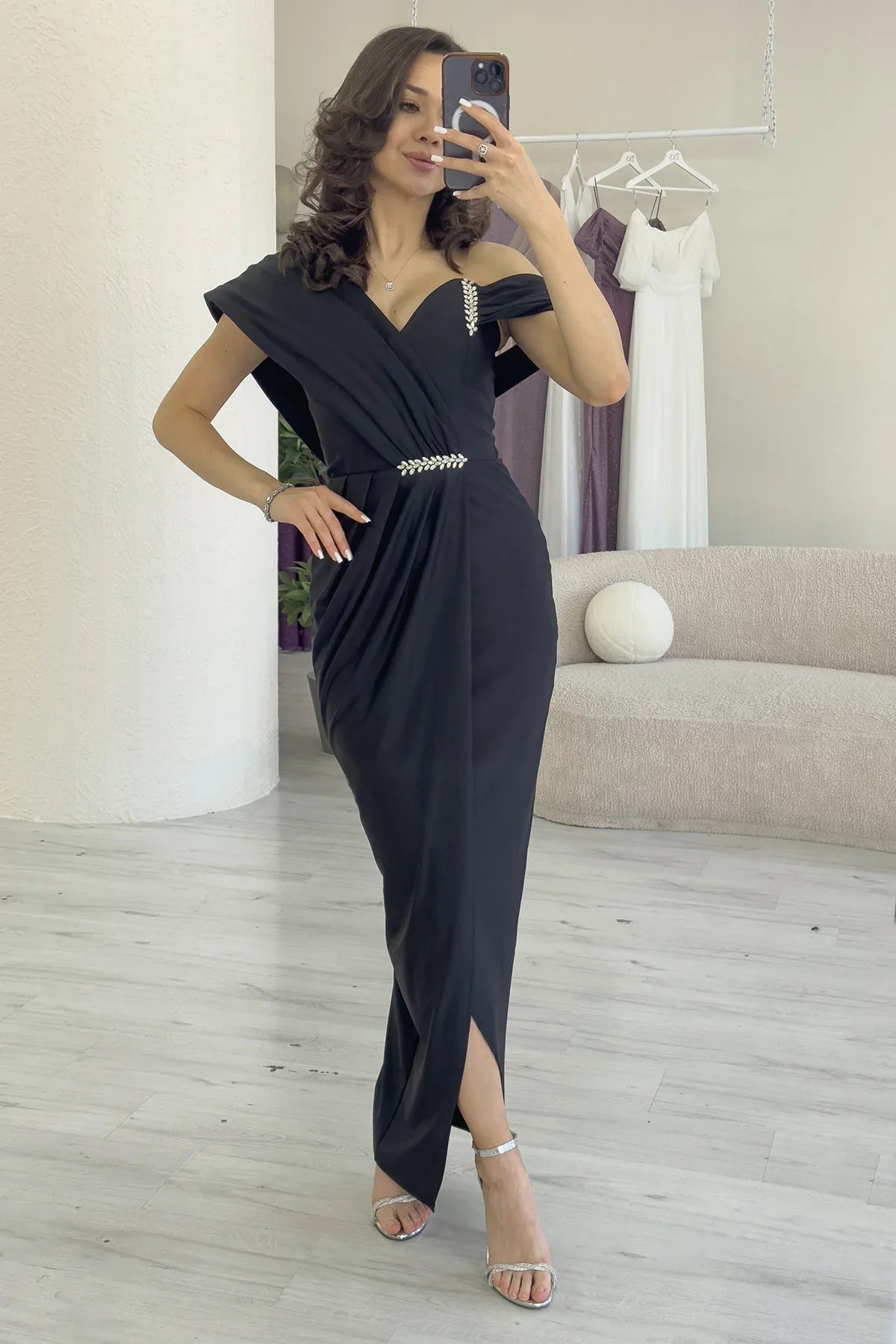 Kadın Siyah Tek Omuz Taş Detaylı Drapeli Midi Boy Abiye Elbise 