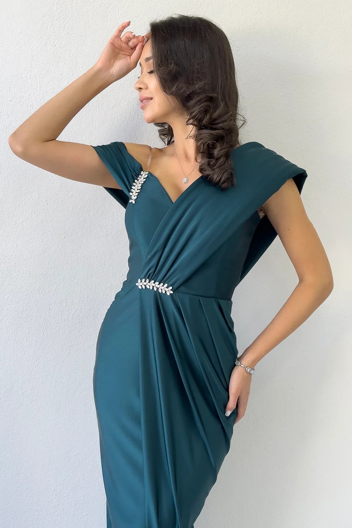 Kadın Yeşil Tek Omuz Taş Detaylı Drapeli Midi Boy Abiye Elbise