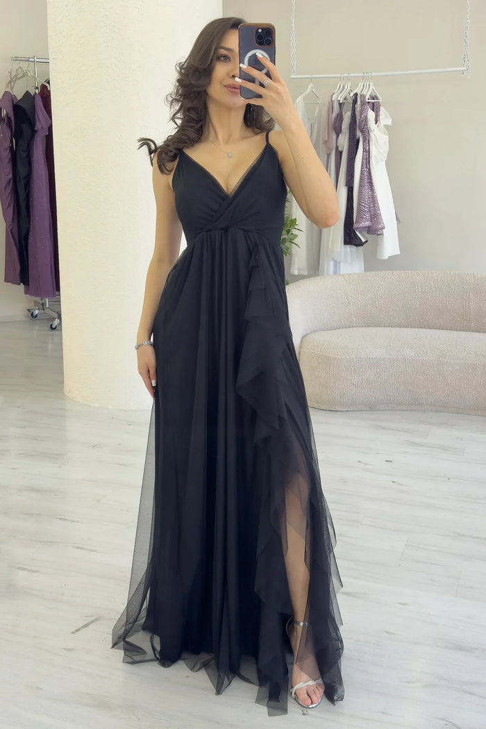 Kadın Siyah Askılı  Volanlı Yırtmaç Detaylı Uzun Şifon Abiye Elbise 