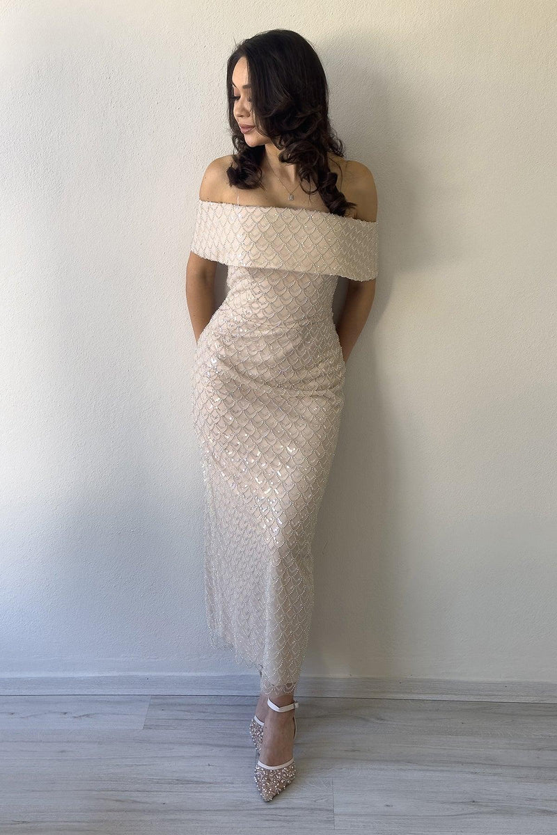 Kadın Bej Düşük Omuz Taş İşleme Detaylı Midi Boy Abiye Elbise