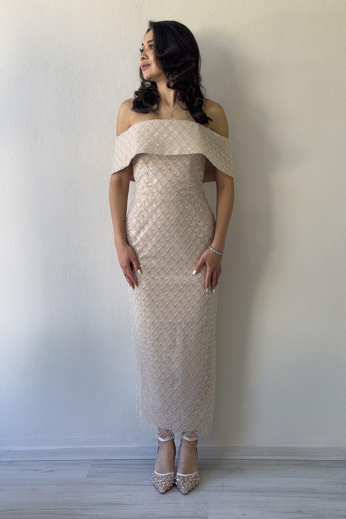 Kadın Bej Düşük Omuz Taş İşleme Detaylı Midi Boy Abiye Elbise