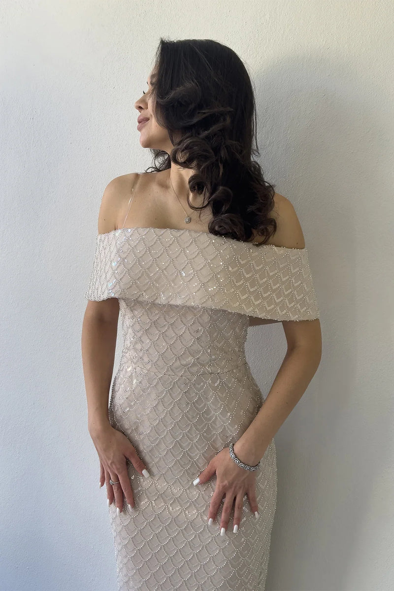 Kadın Bej Düşük Omuz Taş İşleme Detaylı Midi Boy Abiye Elbise