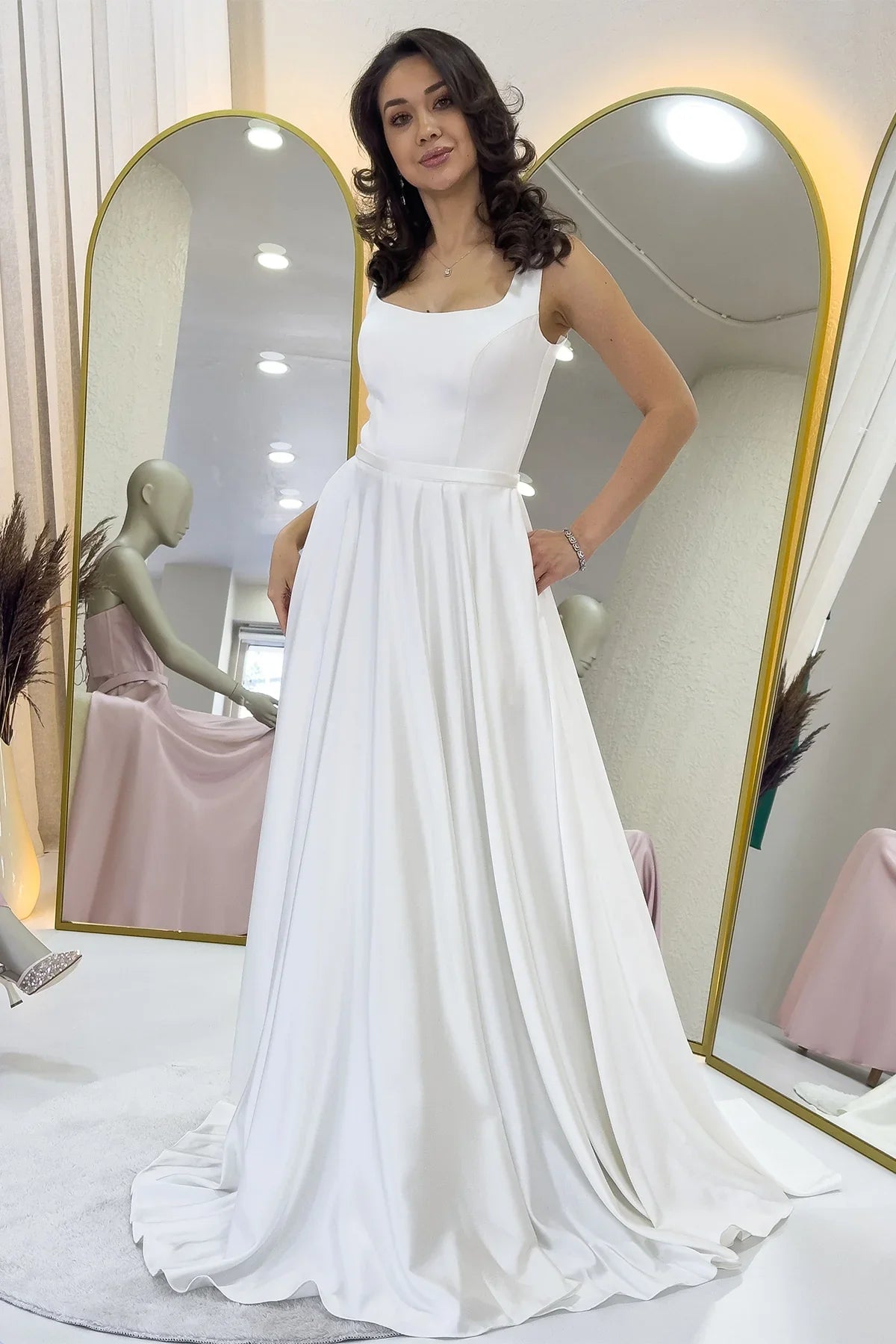 Beyaz Kare Yaka Sırt Bağlamalı Askılı Saten Abiye Elbise 